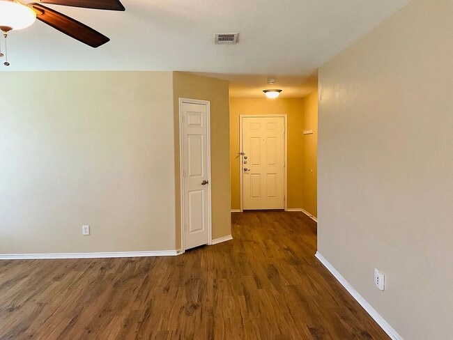 Building Photo - 533 Jennifer Dr