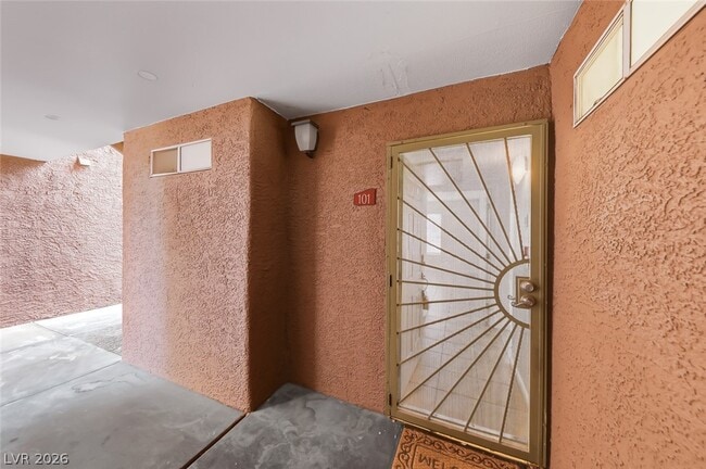 Building Photo - 2101 Blue Breeze Dr