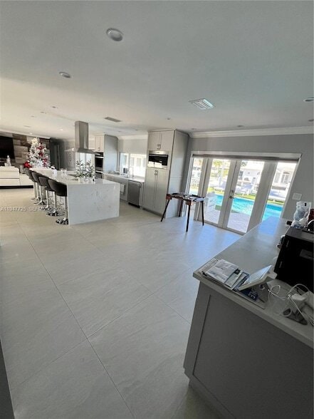 Building Photo - 5510 Bayview Dr