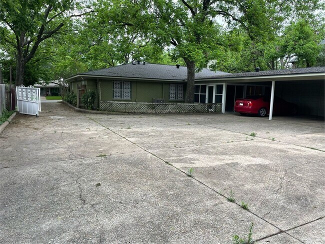 Building Photo - 3701 Austin Ave