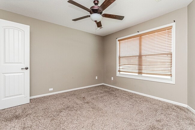Building Photo - Duplex in Prairie Lakes