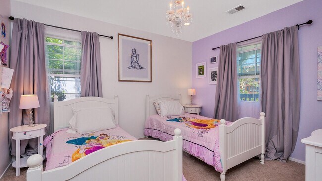Building Photo - Single story, 4 bedroom, plus detached off...