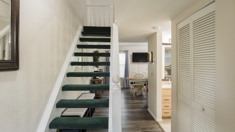 Building Photo - 420 Fall Creek Dr