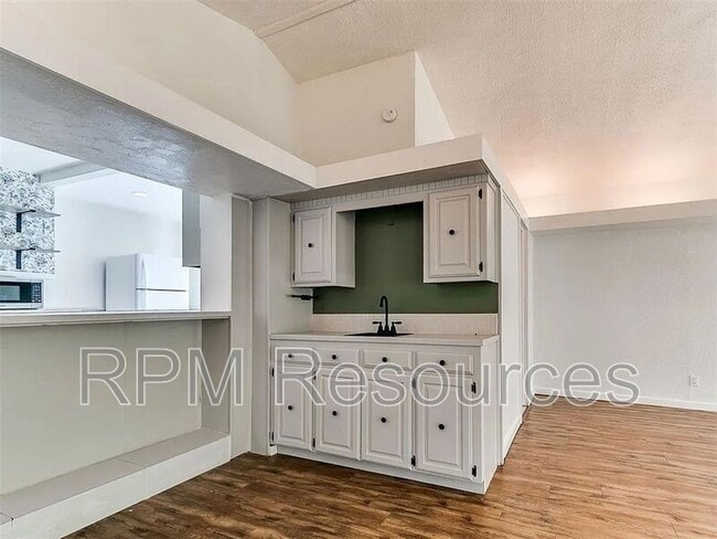 Building Photo - 1705 Carlisle Rd