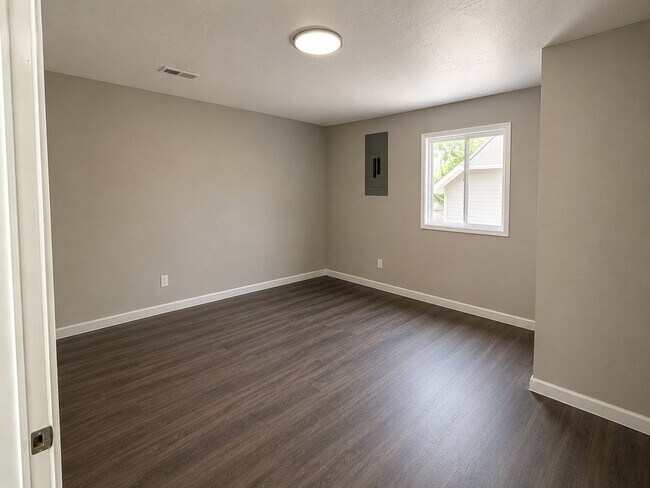 Building Photo - 507 St Robert Dr