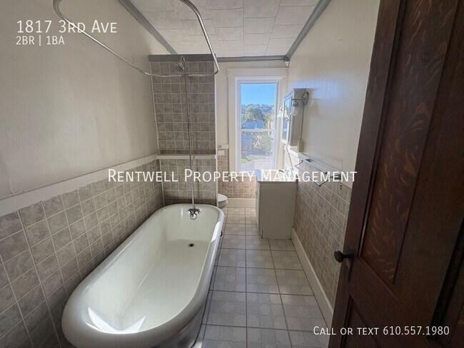 Building Photo - 1817 3rd Ave