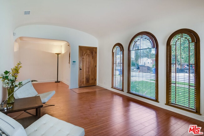 Primary Photo - 4264 Mildred Ave