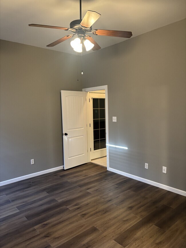 Building Photo - 7412 Brentlawn Dr