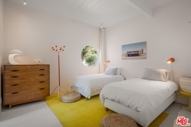 Building Photo - 1227 Tellem Dr