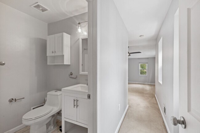 Building Photo - Beautiful 3 bedroom 3 bathroom townhouse in Federal Hill