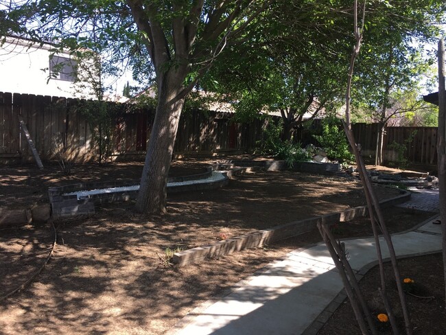 Building Photo - REDUCED!!  Great Location in College Green...