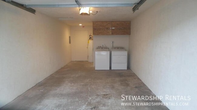 Building Photo - 759 N Cloverleaf Loop