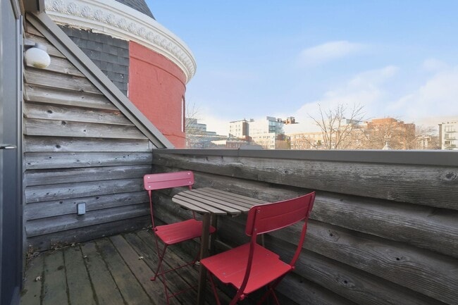 Building Photo - Charming Historic Capitol Hill Loft | 1 BR + Lofted Bedroom