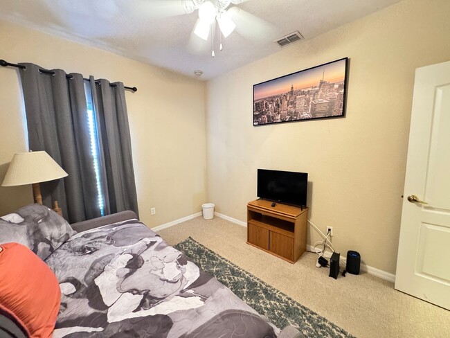 Building Photo - Fully Furnished 5-Bed End-Unit Townhome with Hot Tub in Gated Coral Cay! WASHER & DRYER INCLUDED!