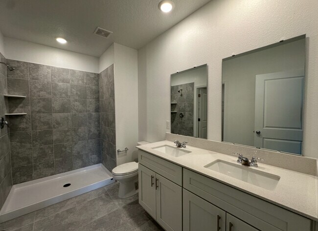 Building Photo - 4776 Cloister St