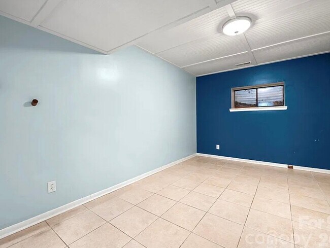 Building Photo - 222 Riverview Terrace