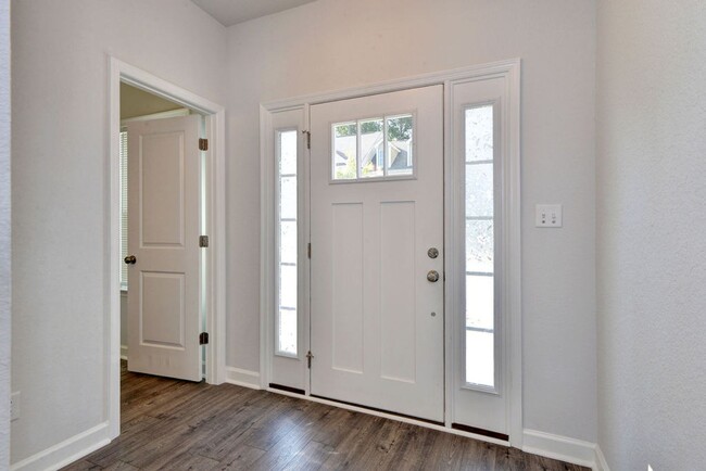 Building Photo - Immaculate End-Unit Townhome