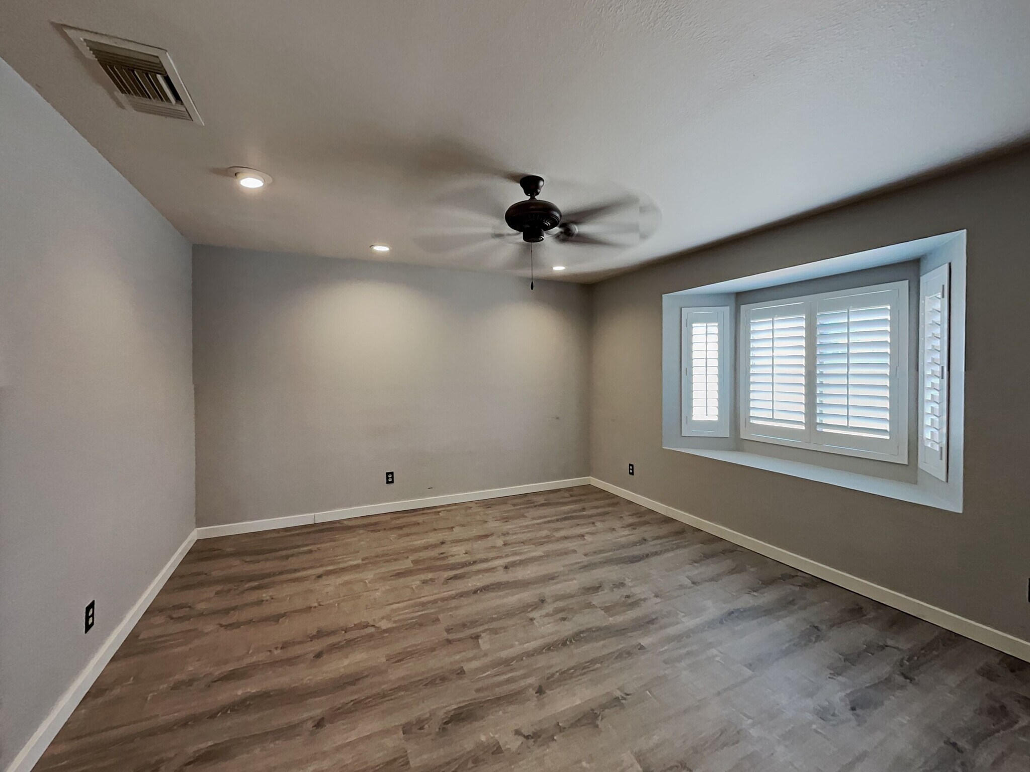 Building Photo - 4825 W Bluebell Way
