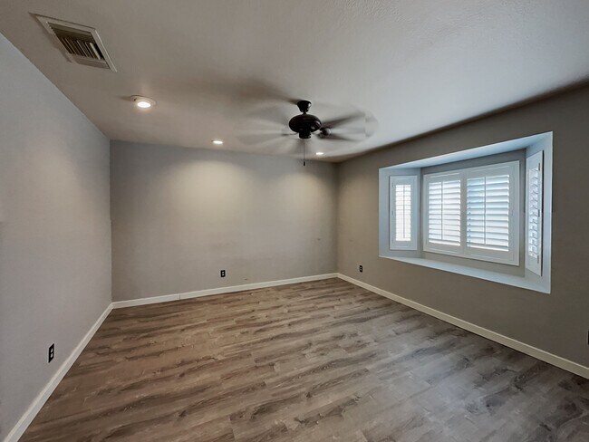 Building Photo - 4825 W Bluebell Way