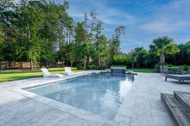 Building Photo - 1005 Mt Whitney Dr