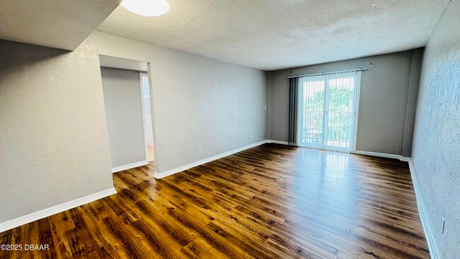 Building Photo - 732 N Halifax Ave