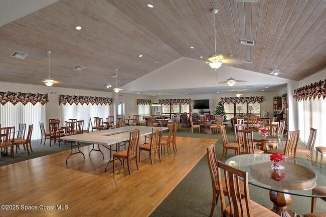 Building Photo - 6165 S Mirror Lake Dr