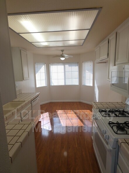 Building Photo - 28235 Encino Dr