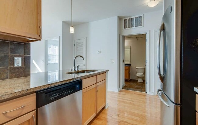 Building Photo - Stylish Condo in the Heart of Nashville – ...