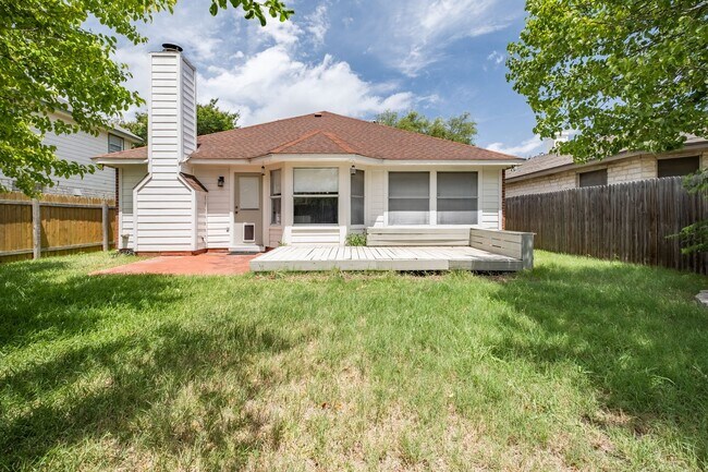 Building Photo - Beautiful & Convenient 3 Bedroom, 2 Bath Home in North Austin