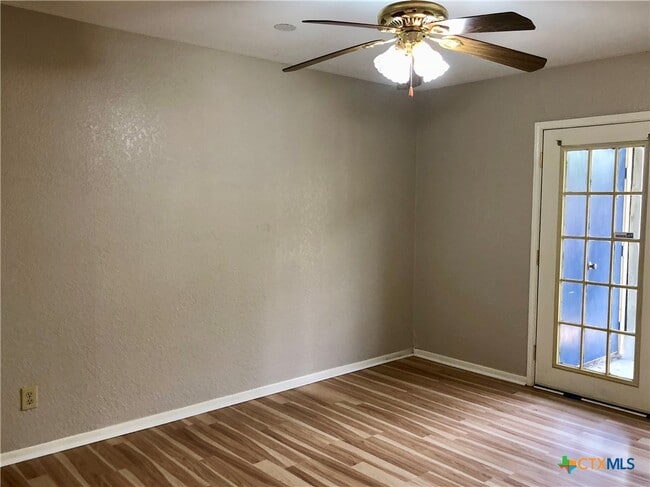 Building Photo - 615 Burleson St