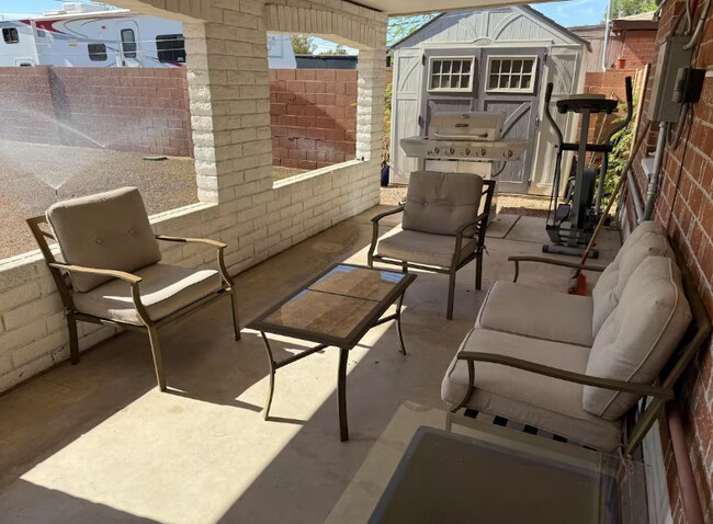 Building Photo - Spacious 2 Bed / 2 Bath Main-Floor Home in Phoenix, AZ