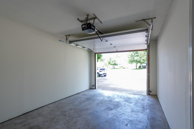 Building Photo - 3504 Delmar Ct