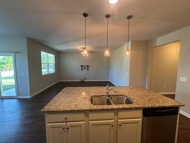 Building Photo - 8170 E Highcroft Dr NE