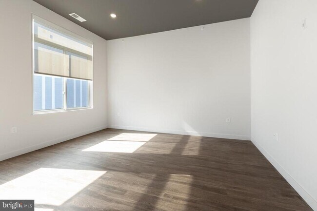 Building Photo - 525 N 41st St
