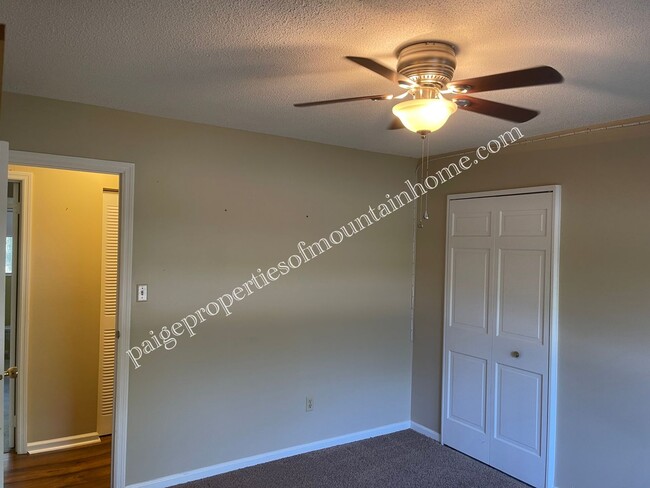 Building Photo - 1724 Katherine Dr