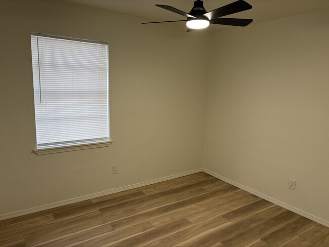 Building Photo - 522 W Highland St