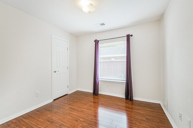 Building Photo - 4119 Hermitage Hollow Ln