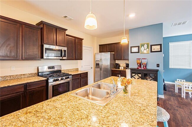 Building Photo - 305 Thimbleberry Dr