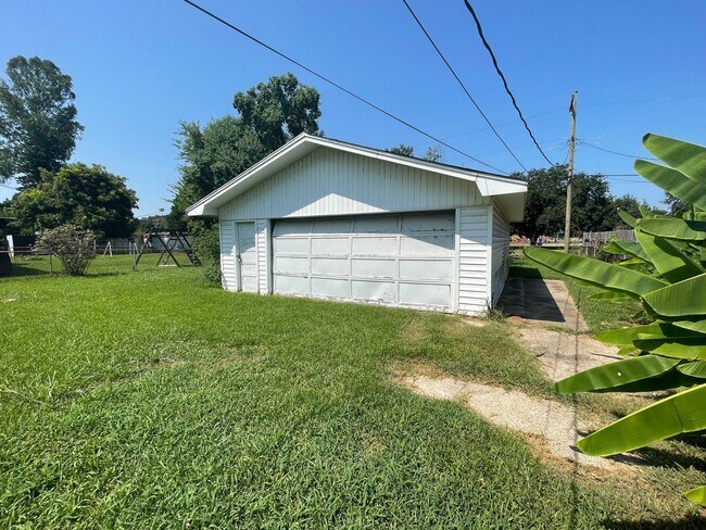 Building Photo - 909 Princeton Ave