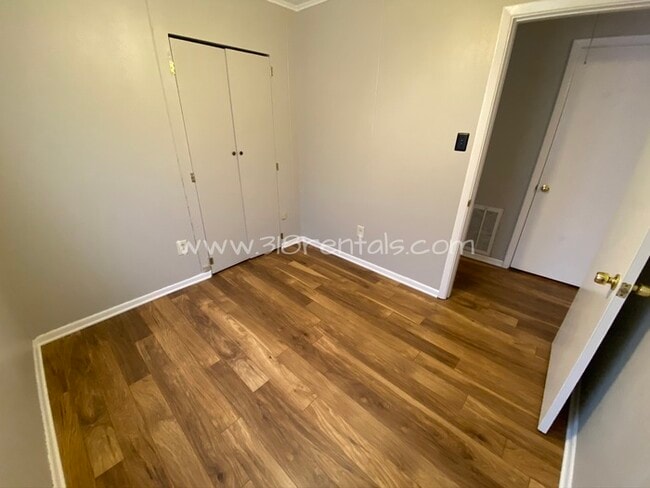 Building Photo - Swan Lake home available