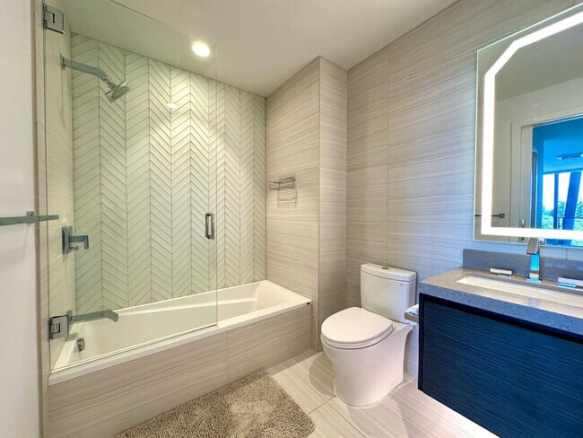 Building Photo - 1Bd/1.5Ba Bellevue Condo