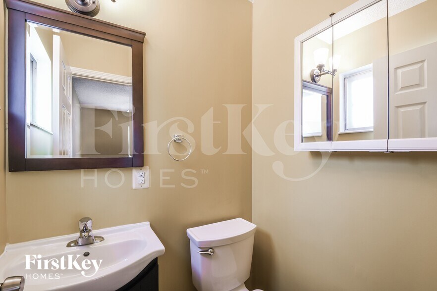 Building Photo - 6780 Lesli Mari Ct