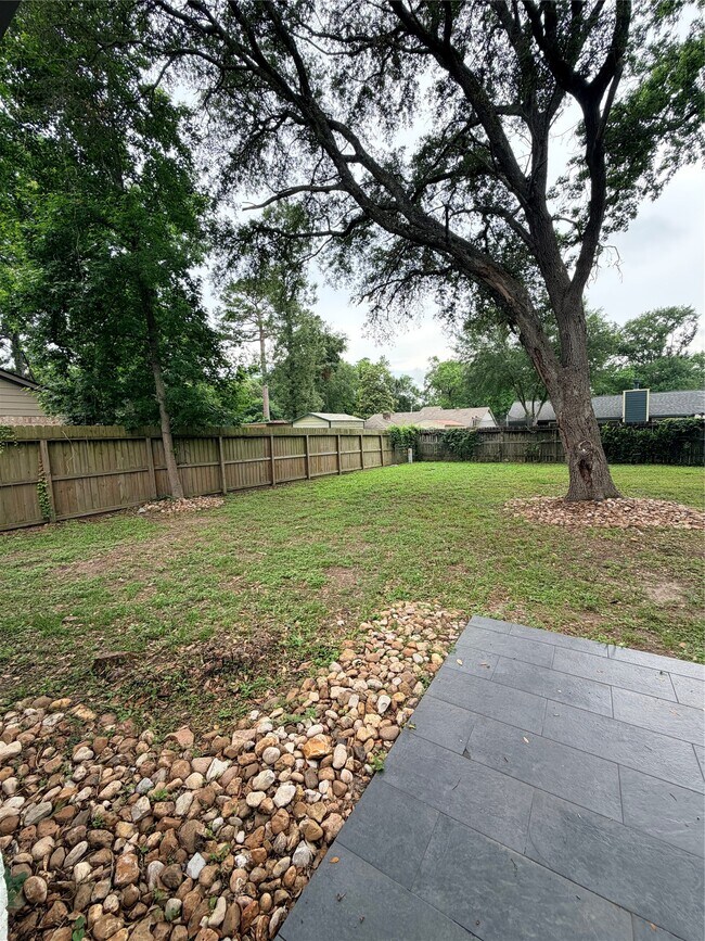 Building Photo - 26415 Hunters Hollow Dr