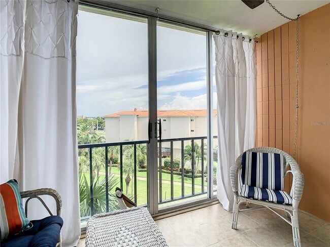 Building Photo - 7400 Sun Island Dr S