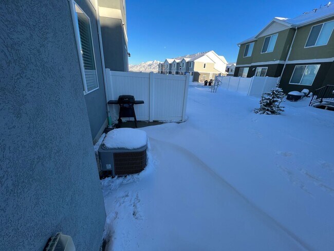 Building Photo - 3 Bd/2 Ba Townhouse in Herriman