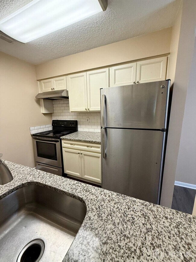Building Photo - 5205 Ravens Crest Dr