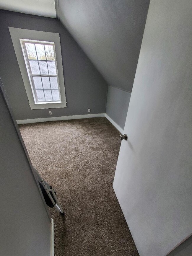 Building Photo - 106 E Madison St