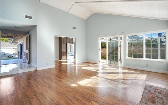 Building Photo - 24121 El Tiradore Cir