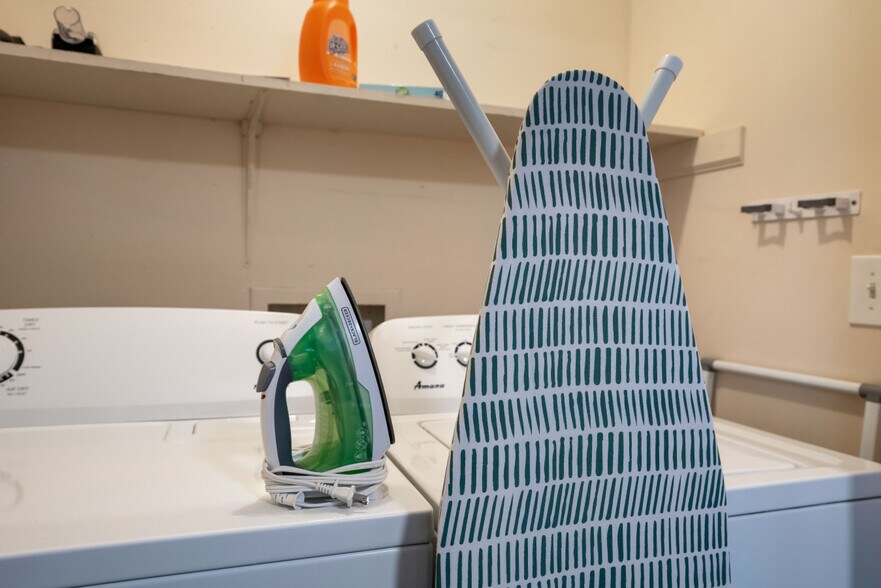 Building Photo - 284 Raleigh Dr