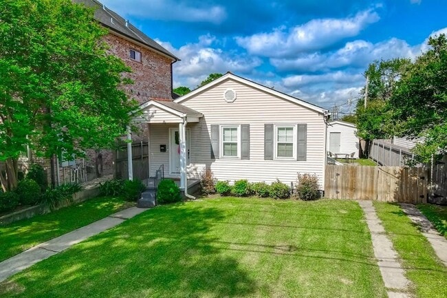 Building Photo - 704 Metairie Lawn Dr